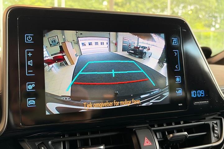 Sort Toyota C-HR fra 2019