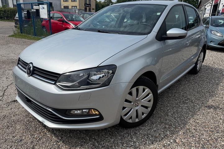 Sølv VW Polo fra 2015 set udefra