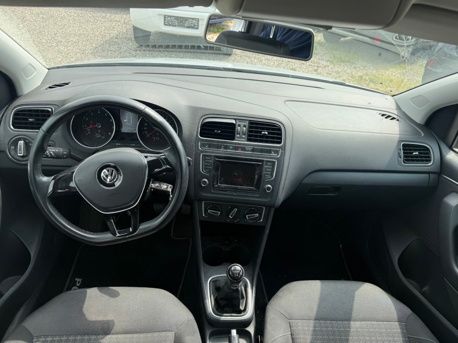 Sølv VW Polo fra 2015
