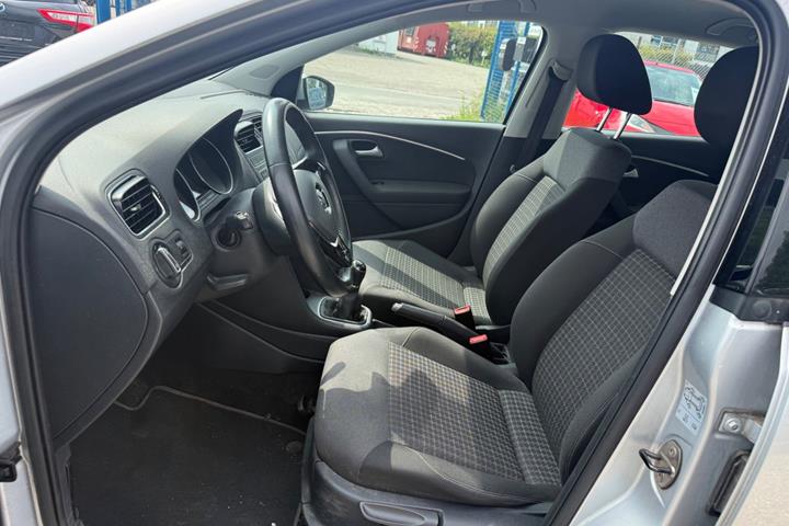 Sølv VW Polo fra 2015