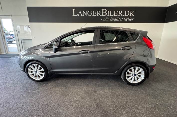 Grå Ford Fiesta fra 2016