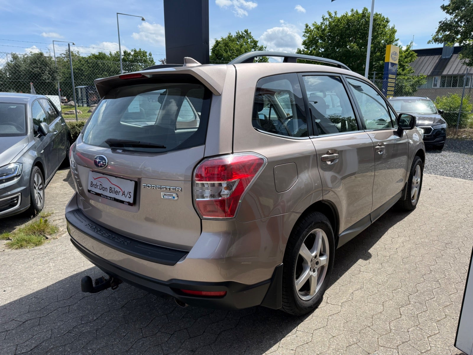 Beige Subaru Forester fra 2016