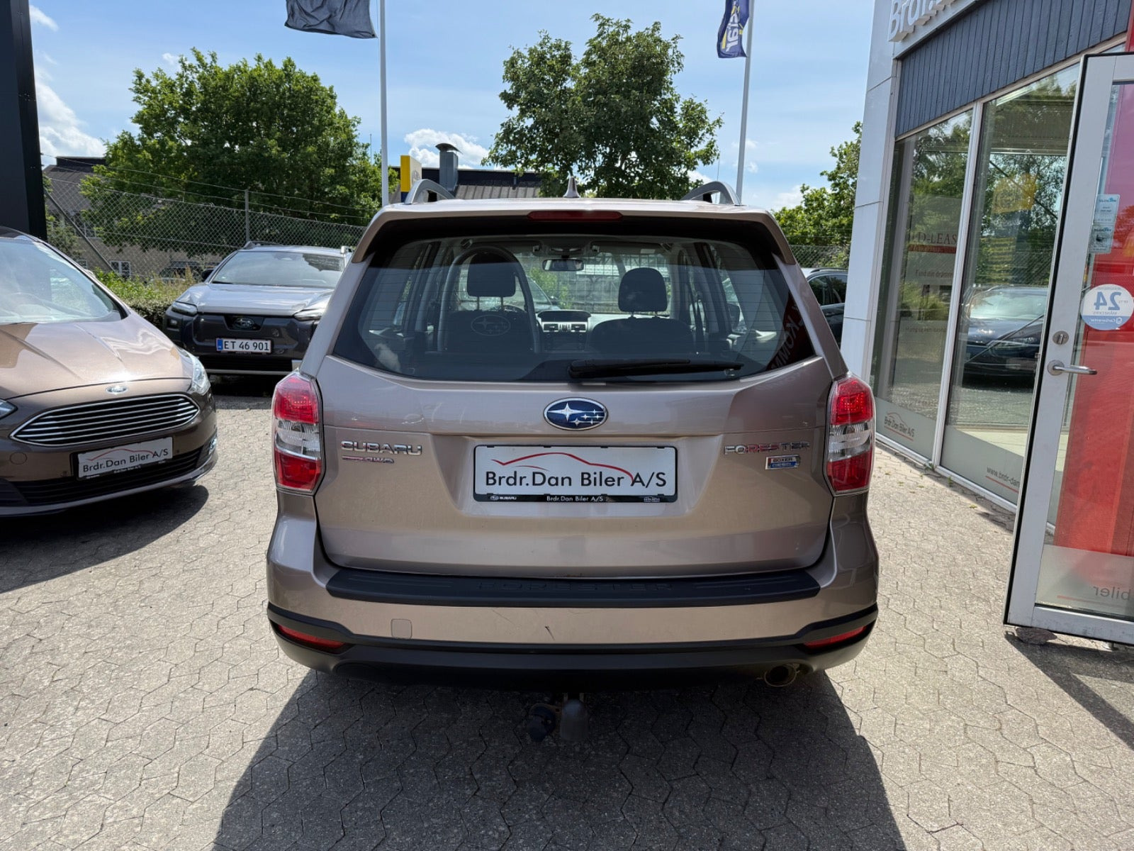 Beige Subaru Forester fra 2016