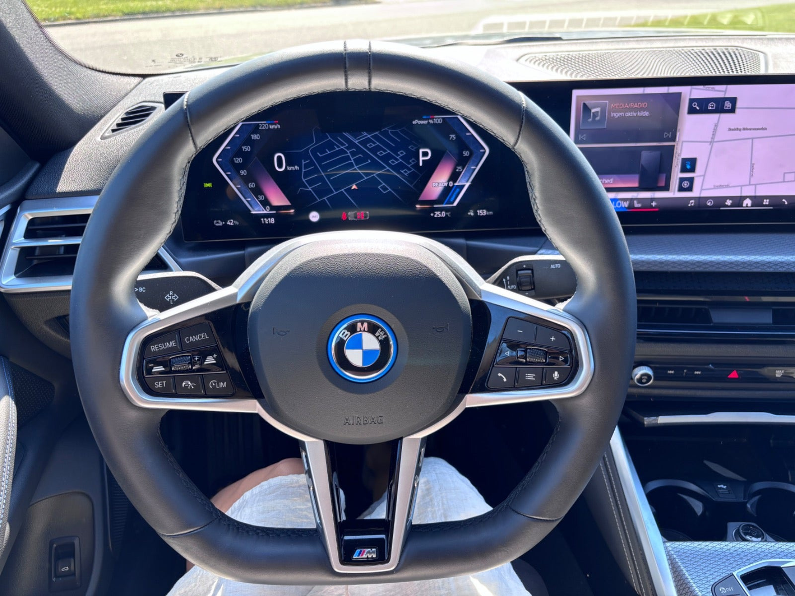 Grå BMW i4 fra 2025