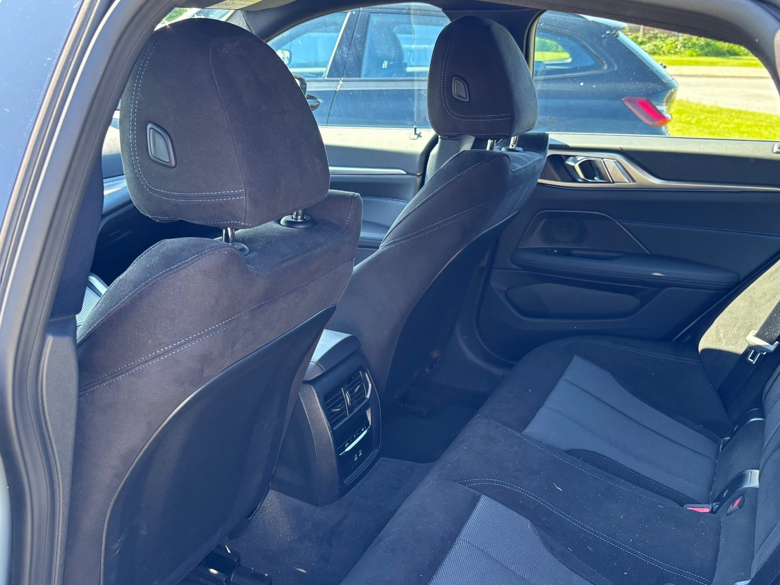 Grå BMW i4 fra 2025