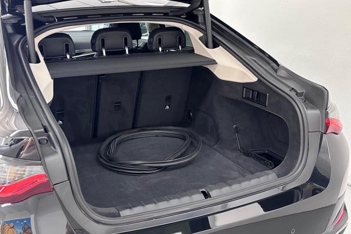 Sort BMW i4 fra 2022
