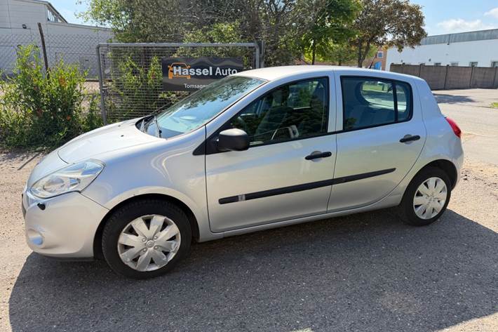 Grøn Renault Clio III fra 2011