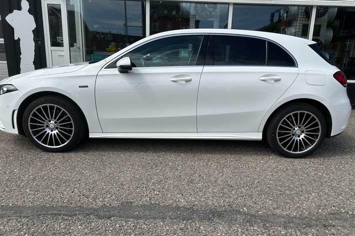 Sort Mercedes A250 e fra 2020