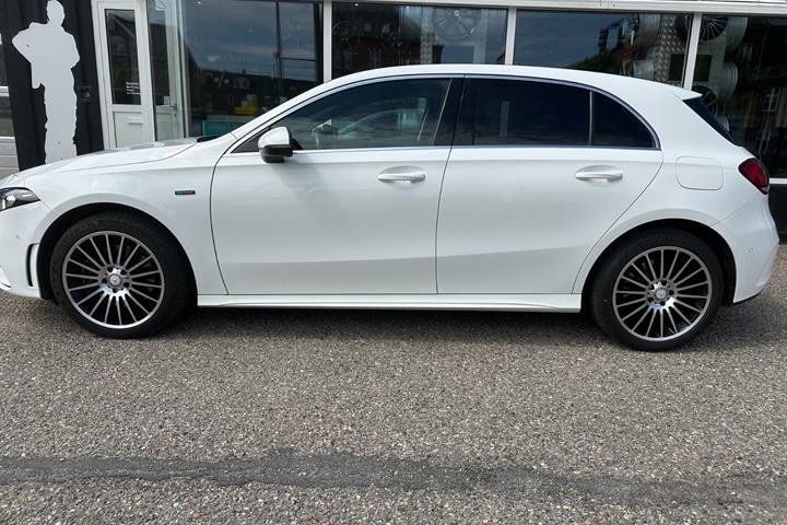 Sort Mercedes A250 e fra 2020