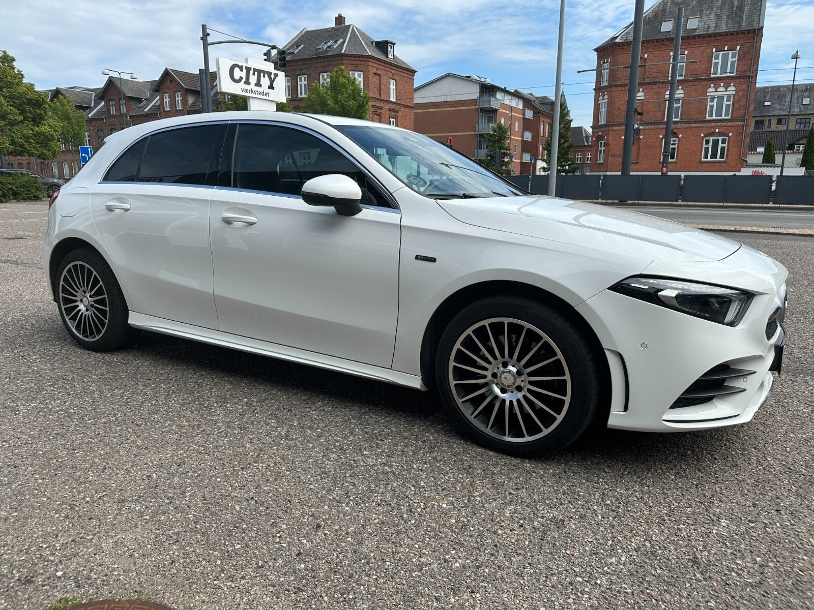 Sort Mercedes A250 e fra 2020