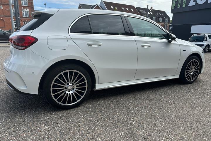 Sort Mercedes A250 e fra 2020