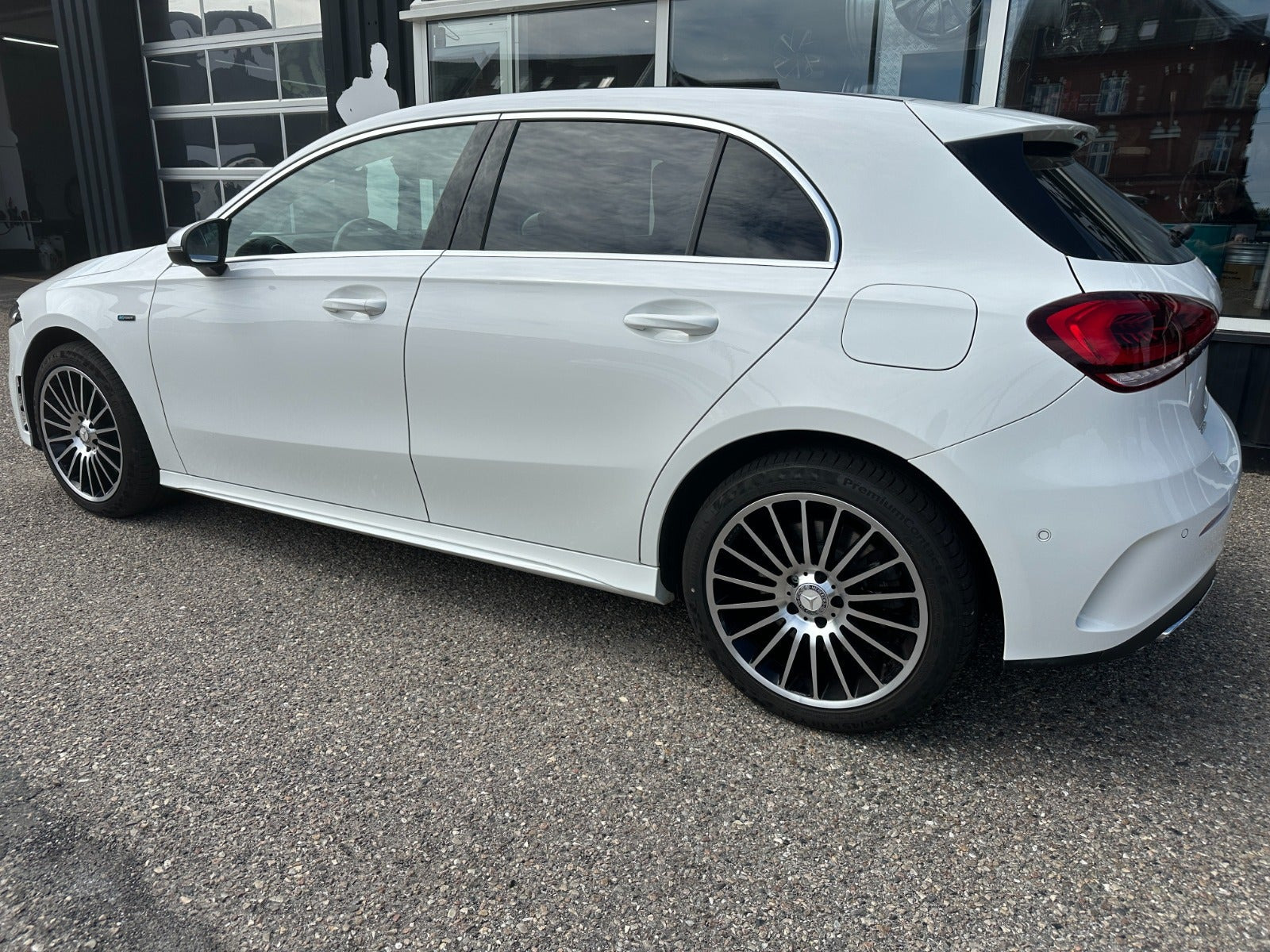 Sort Mercedes A250 e fra 2020