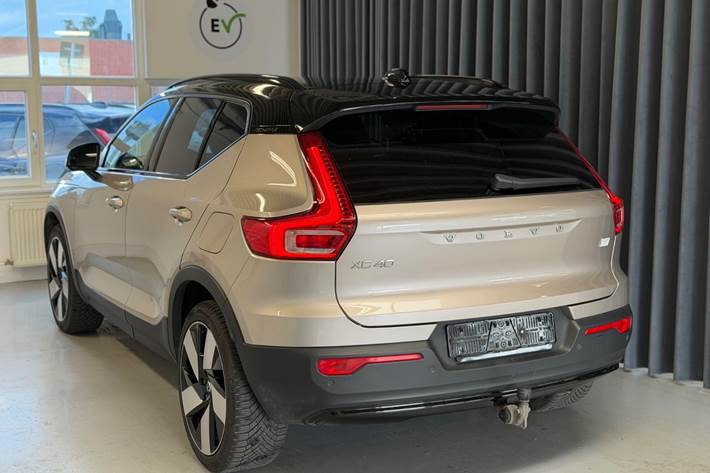Orange Volvo XC40 fra 2024