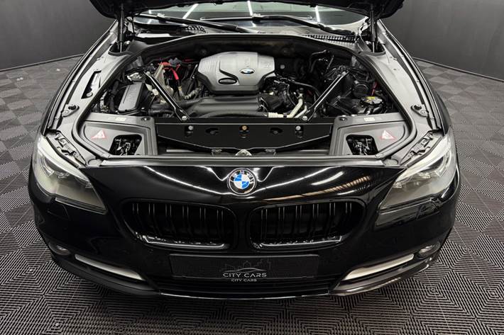 Sort BMW 520d fra 2015
