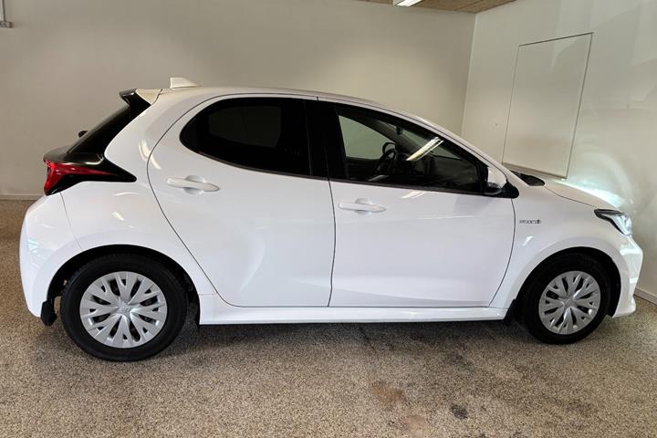 Hvid Toyota Yaris fra 2021