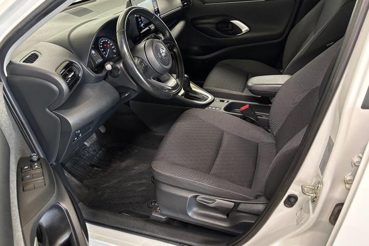 Hvid Toyota Yaris fra 2021