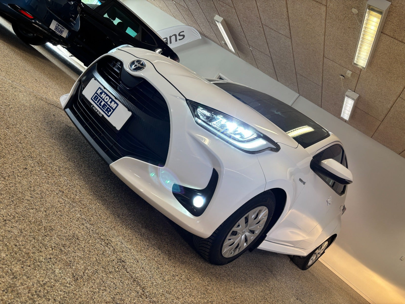 Hvid Toyota Yaris fra 2021