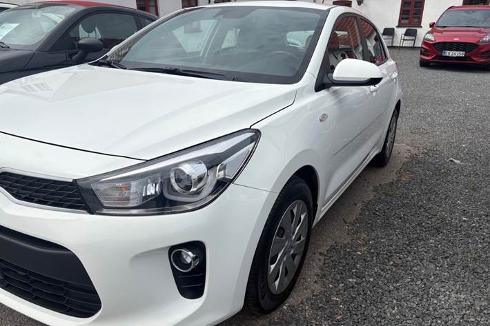 Hvid Kia Rio fra 2017
