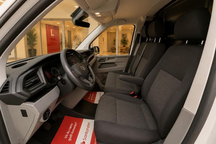 Hvid VW Transporter fra 2021