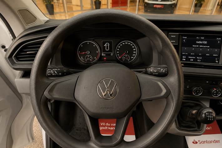 Hvid VW Transporter fra 2021