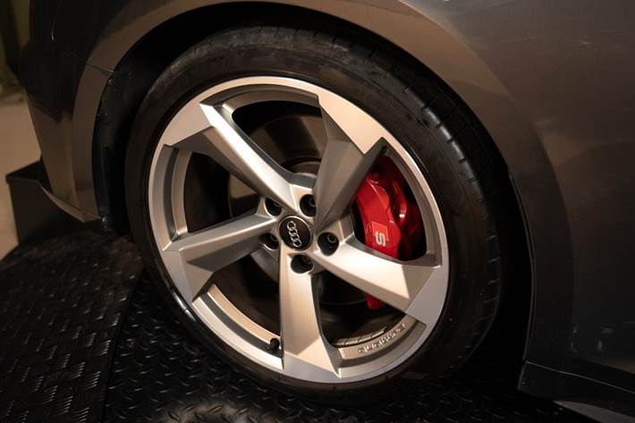 Grå Audi S5 fra 2017