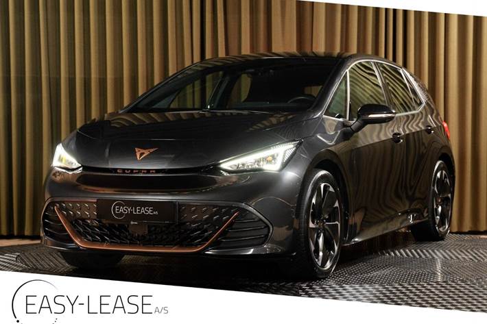 Grå Cupra Born fra 2023 set udefra