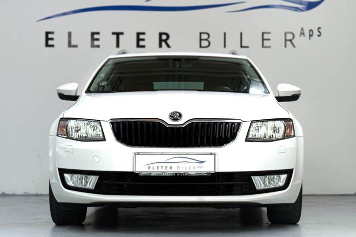 Hvid Skoda Octavia fra 2015