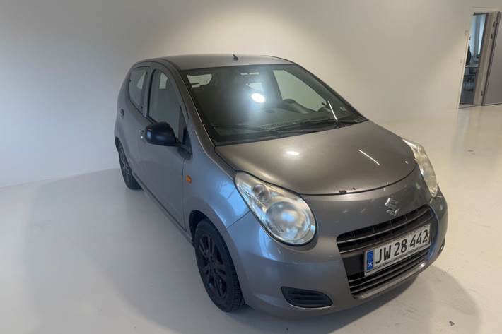 Grå Suzuki Alto fra 2012