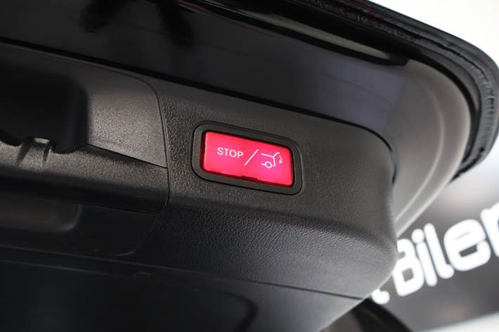 Sort Mercedes EQB250 fra 2023