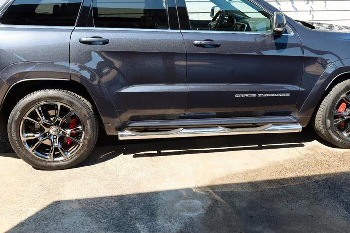 Sort Jeep Grand Cherokee fra 2016
