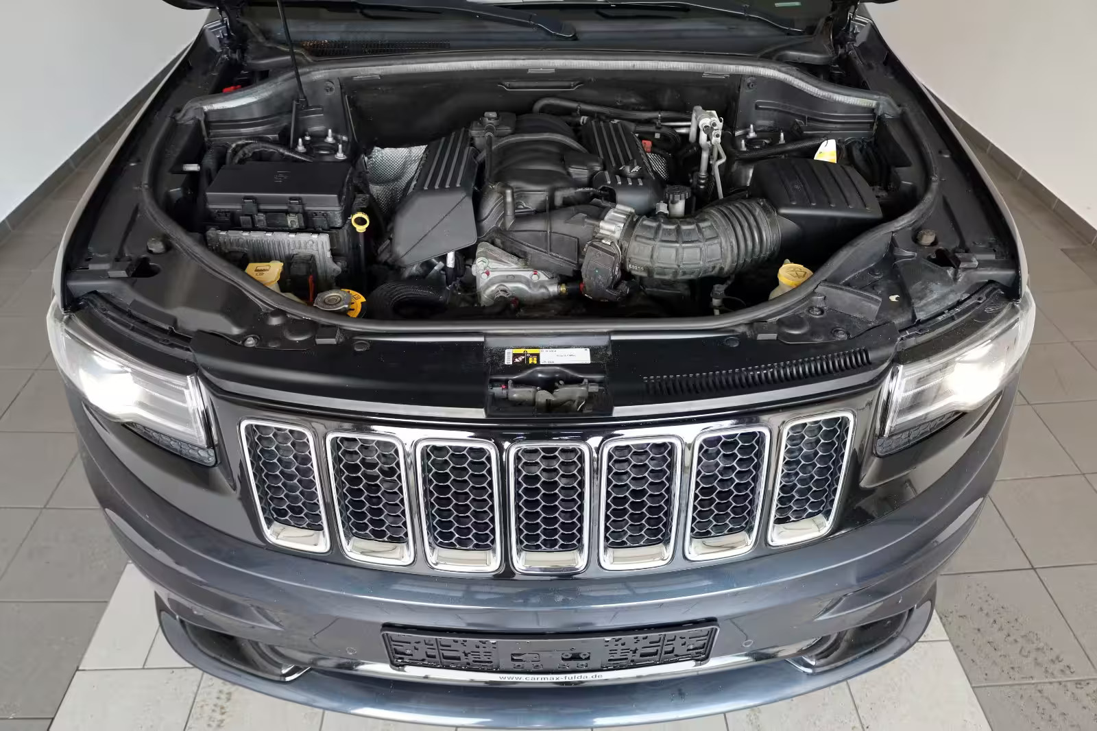 Sort Jeep Grand Cherokee fra 2016