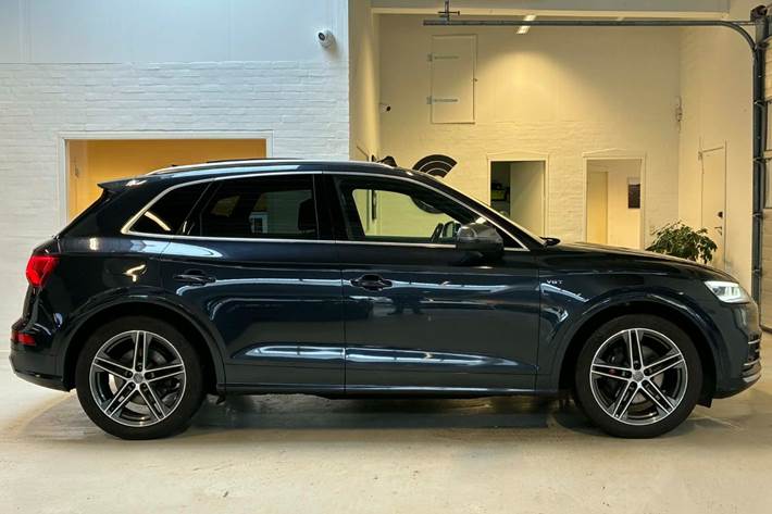 Blå Audi SQ5 fra 2017
