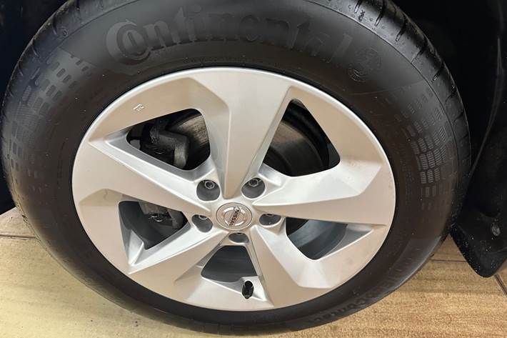 Sort Nissan Qashqai fra 2018