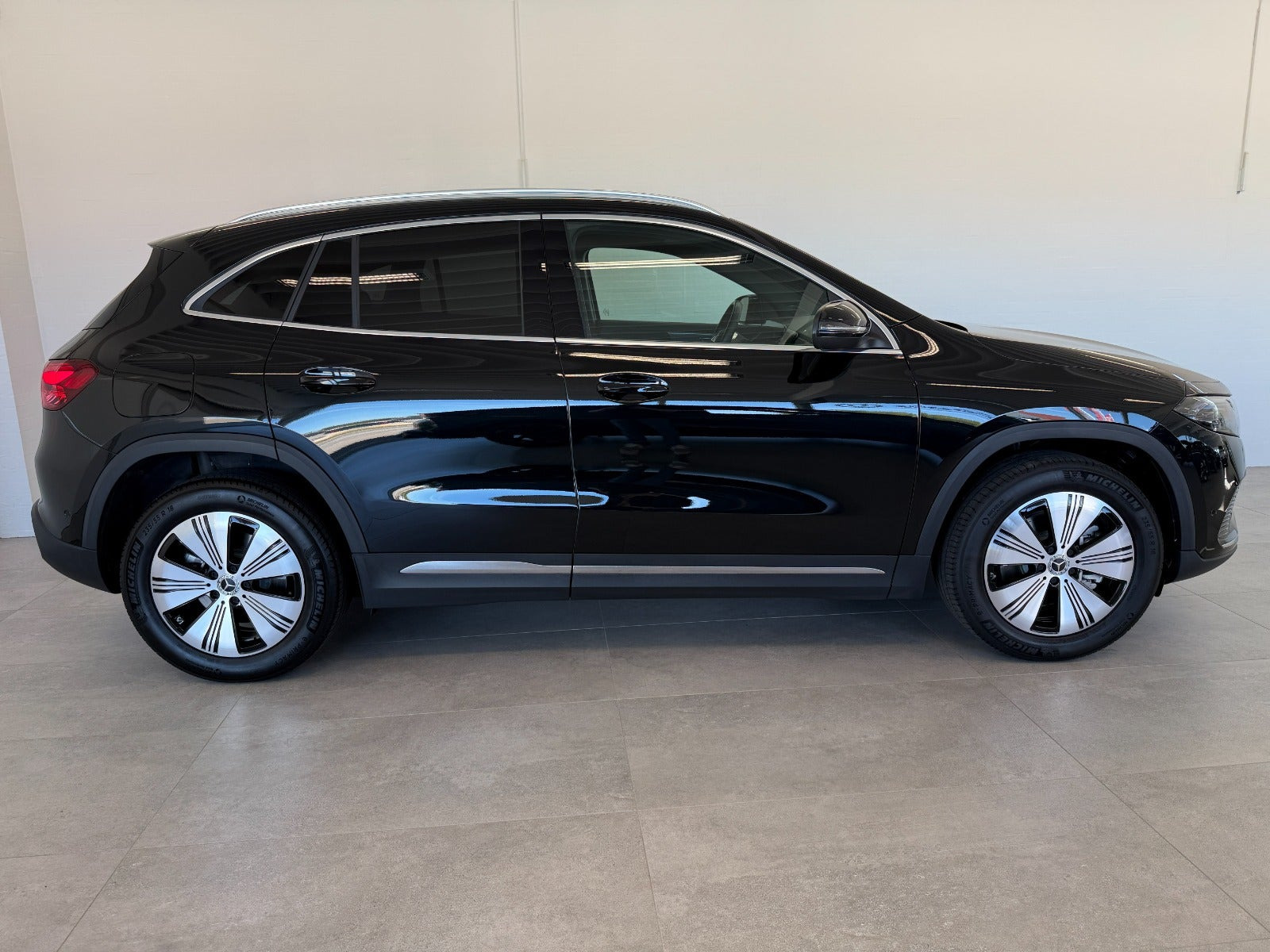 Sort Mercedes EQA250+ fra 2024