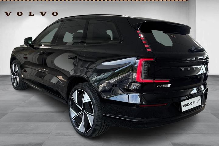 Sort Volvo EX90 fra 2025