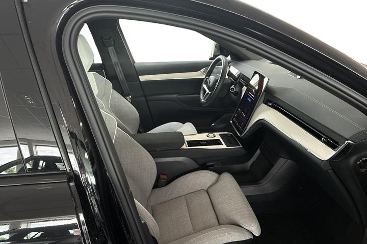 Sort Volvo EX90 fra 2025