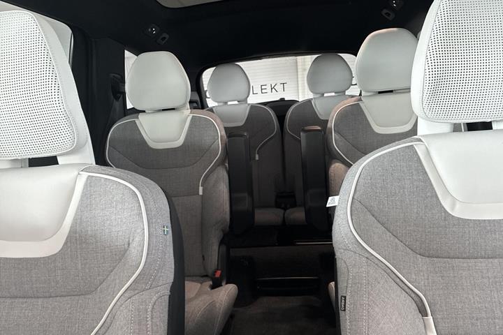 Sort Volvo EX90 fra 2025