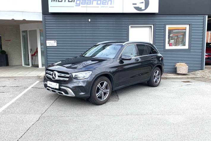Grå Mercedes GLC220 d fra 2020