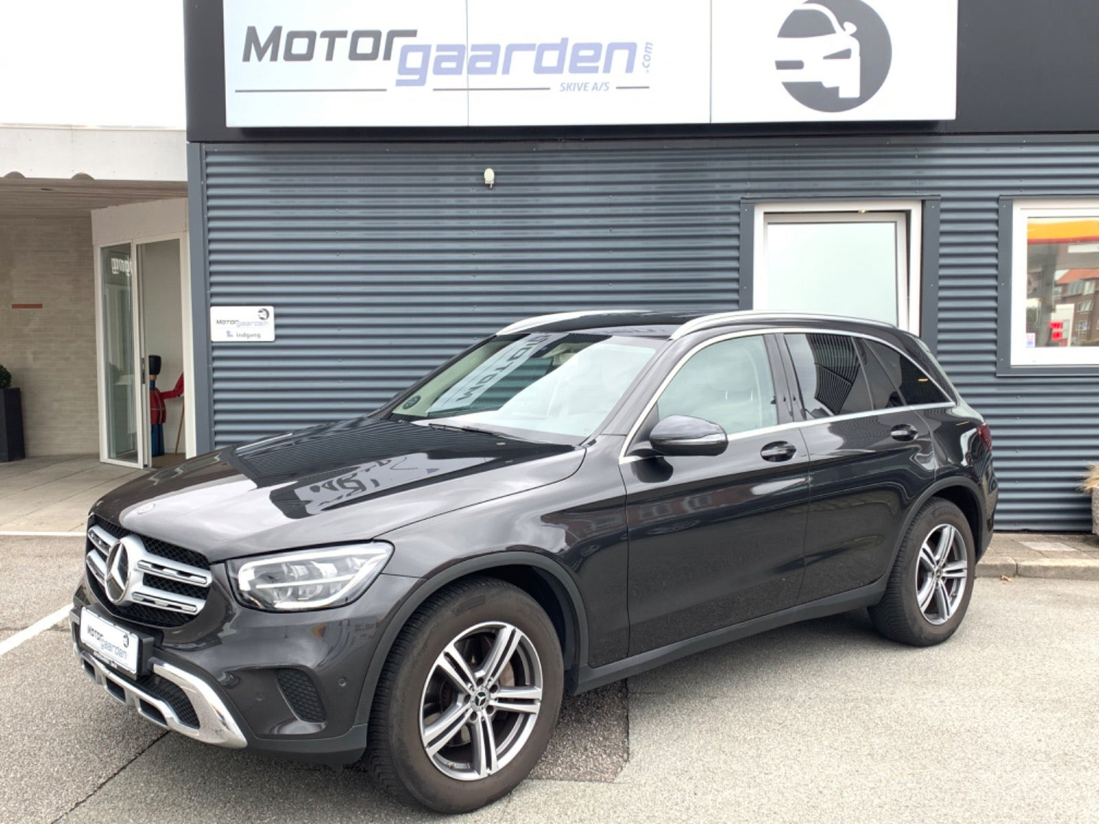 Grå Mercedes GLC220 d fra 2020