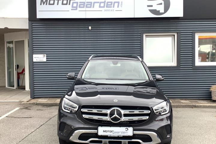Grå Mercedes GLC220 d fra 2020