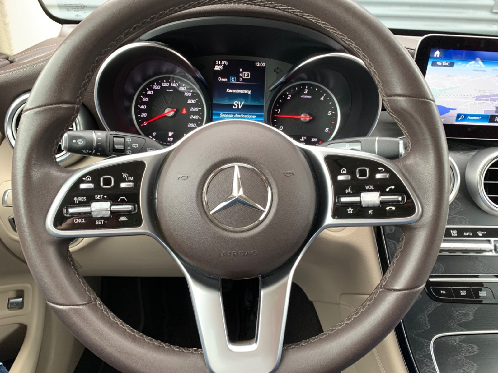 Grå Mercedes GLC220 d fra 2020