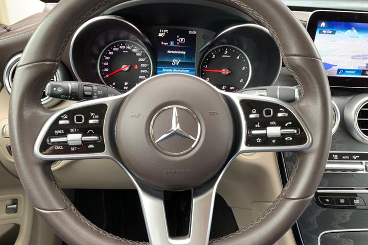 Grå Mercedes GLC220 d fra 2020