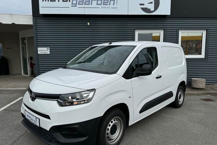 Hvid Toyota ProAce City fra 2021