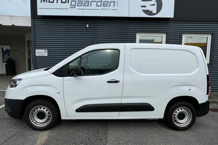 Hvid Toyota ProAce City fra 2021