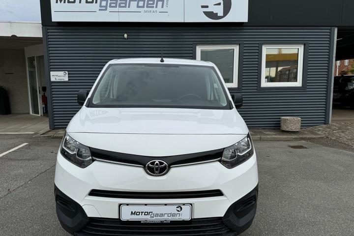 Hvid Toyota ProAce City fra 2021