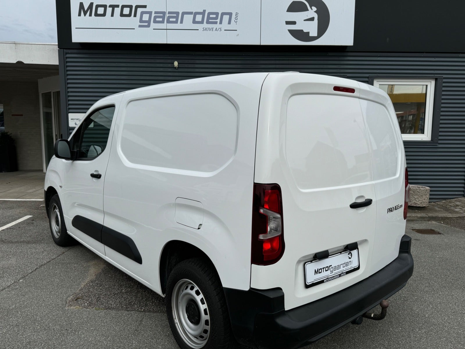 Hvid Toyota ProAce City fra 2021