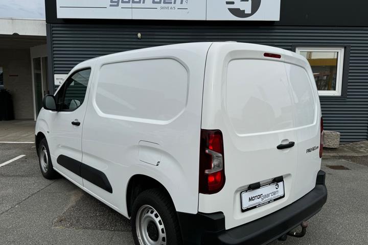Hvid Toyota ProAce City fra 2021
