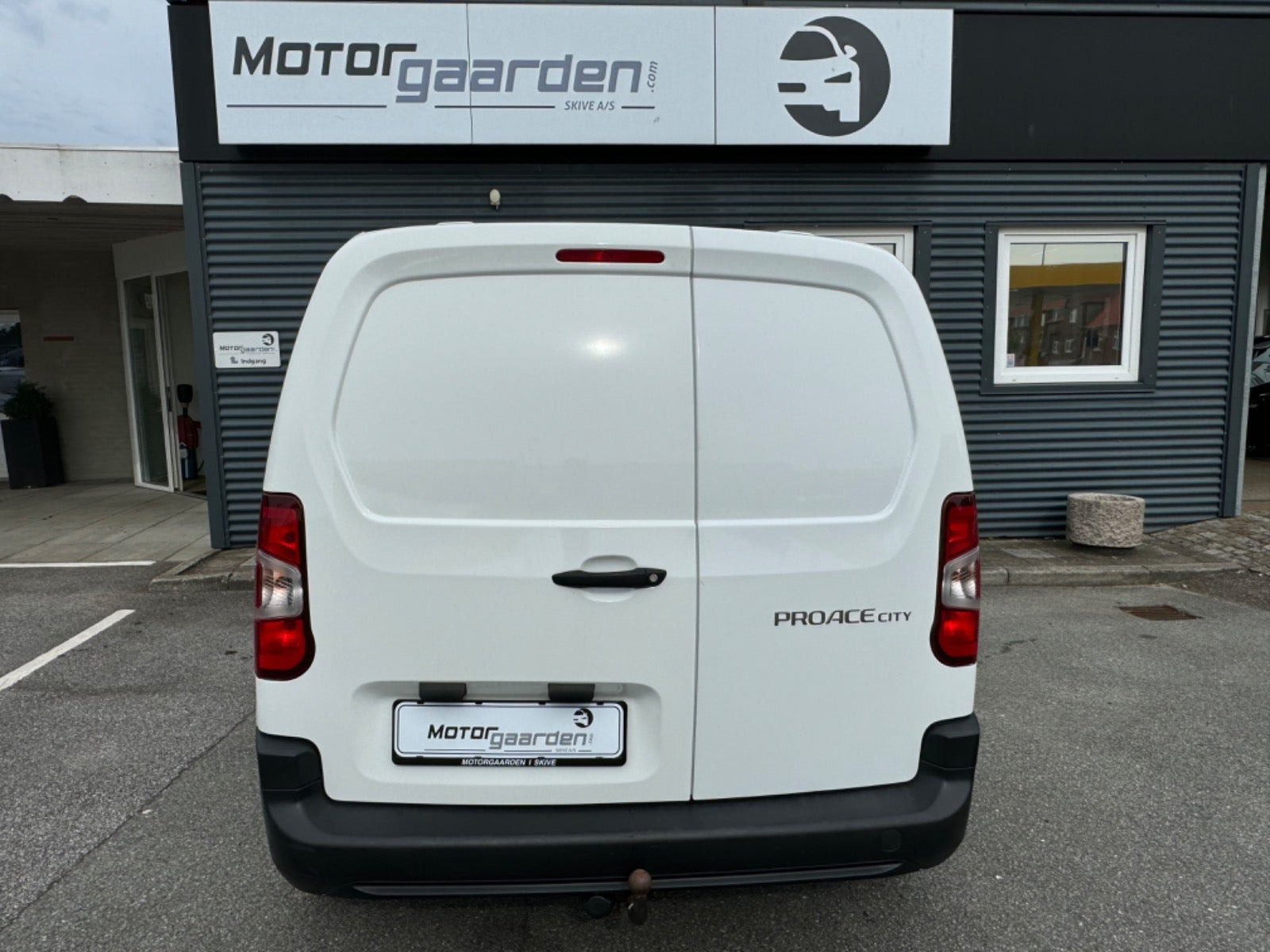 Hvid Toyota ProAce City fra 2021