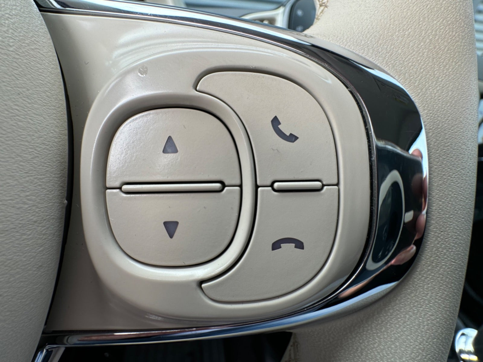 Sort Fiat 500 fra 2023