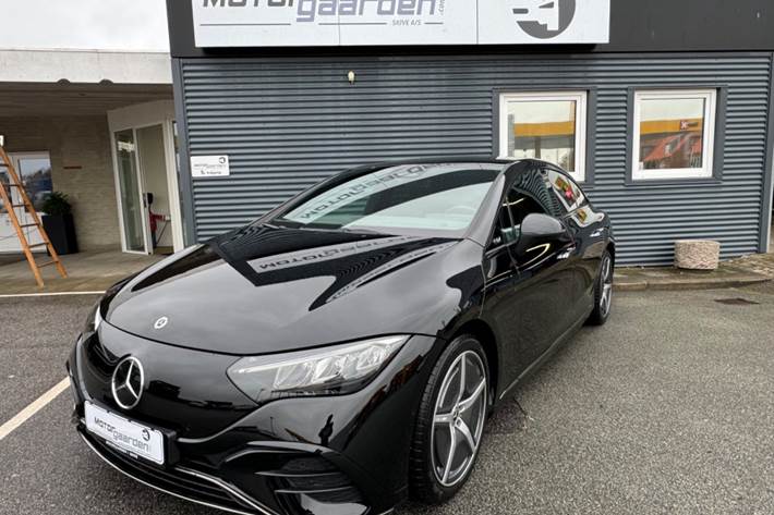 Sort Mercedes EQE300 fra 2023